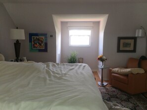 4 bedrooms, desk, iron/ironing board, free WiFi