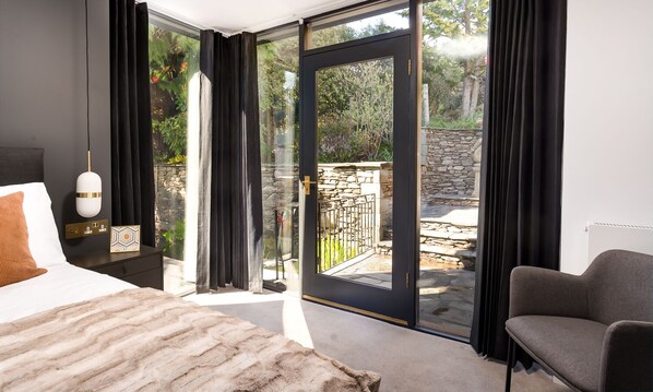 5 bedrooms, iron/ironing board, bed sheets