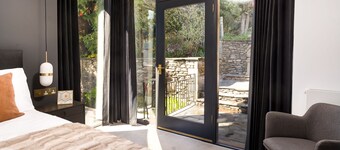 Sweden Close - Five Bedroom House, Sleeps 10