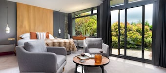 Sweden Close - Five Bedroom House, Sleeps 10