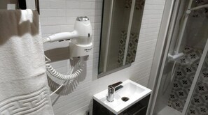 Bathroom - Apartment 2 (Almagro)