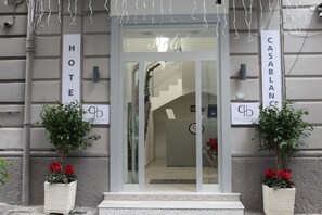 Property entrance - Hotel Casablanca (Naples)