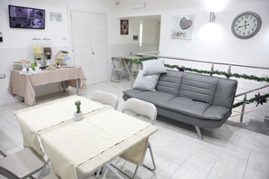 Petit déjeuner buffet servi tous les jours en supplément