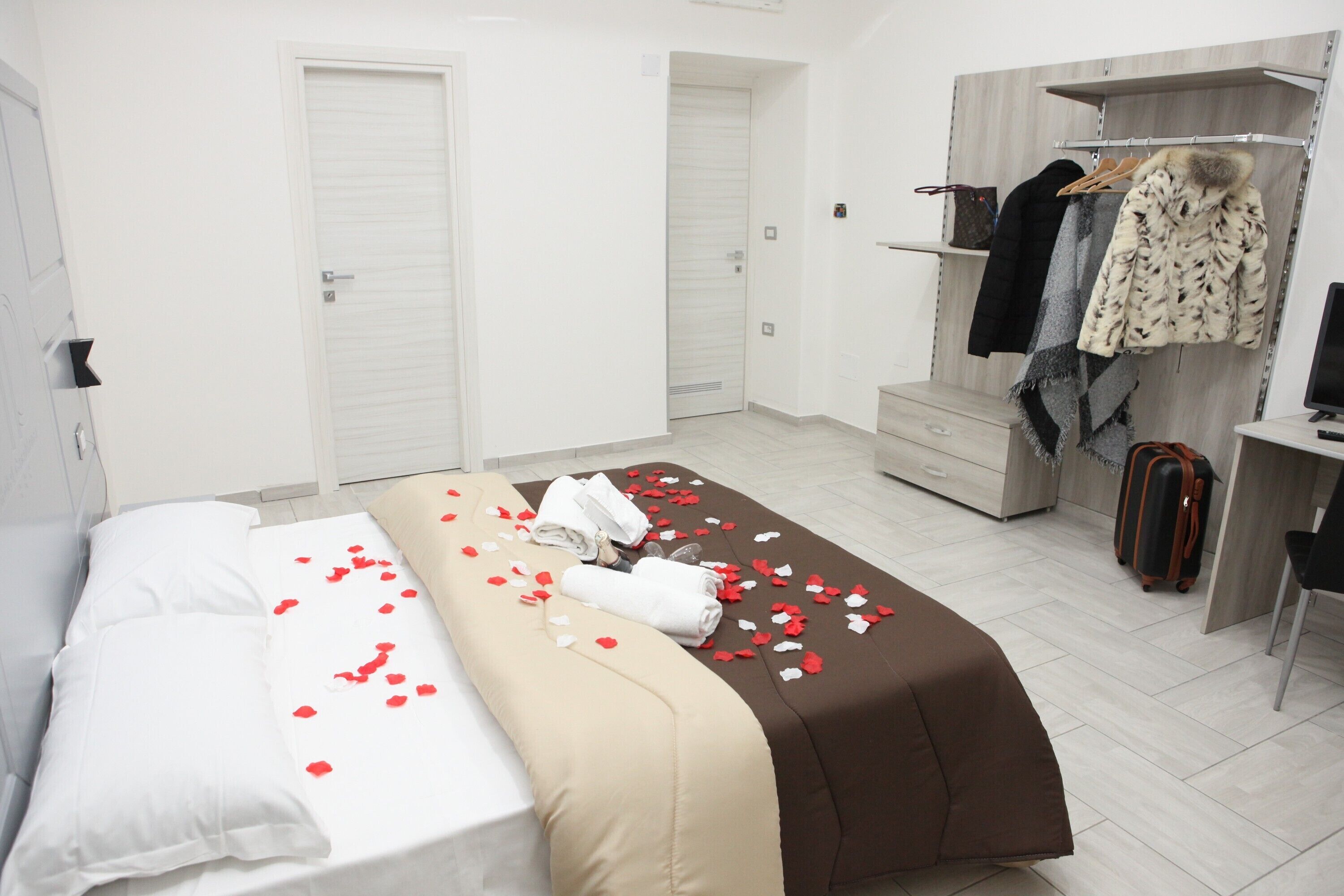 Standard Double Room | Free WiFi, bed sheets