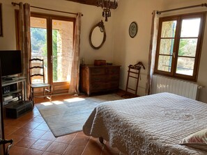 4 bedrooms, iron/ironing board, travel cot, free WiFi - Authentique Maison de Charme Avec Piscine Pour Vacances en Famille, Entre Amis (Beaumont-de-Pertuis)