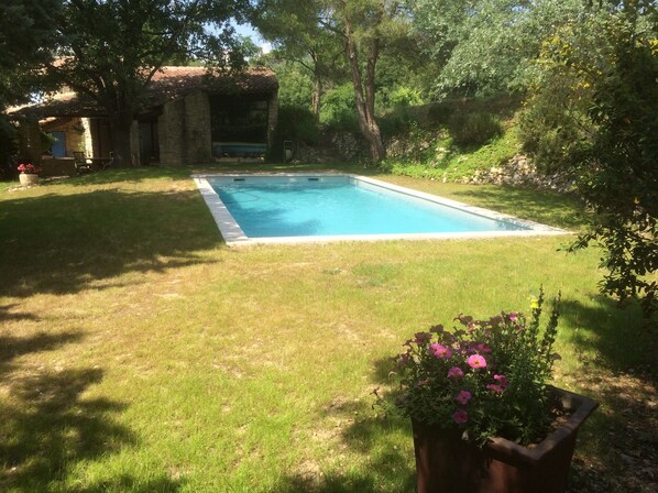 Outdoor pool - Authentique Maison de Charme Avec Piscine Pour Vacances en Famille, Entre Amis (Beaumont-de-Pertuis)