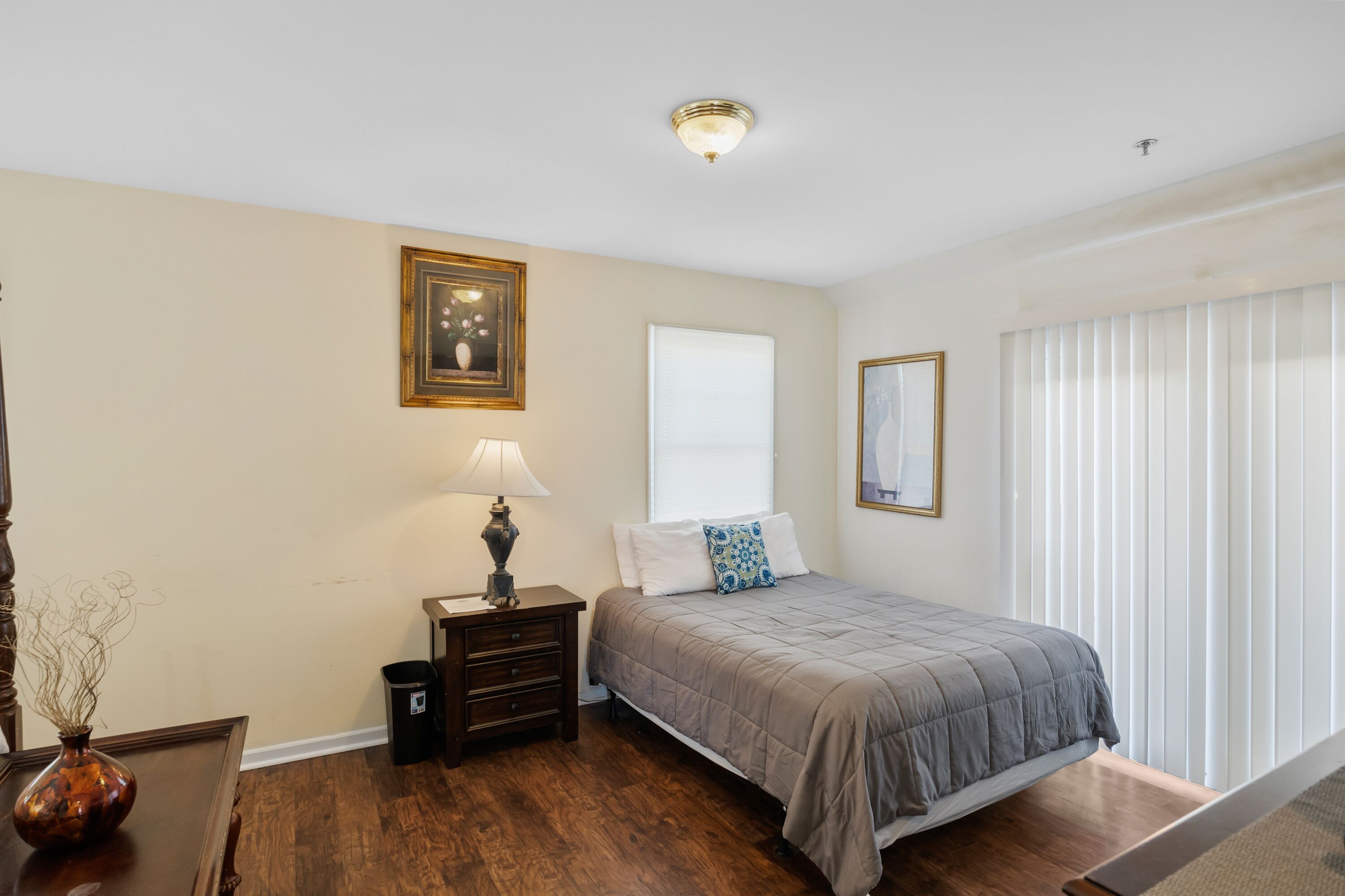 TAVERN ON THE BAY RESORT- Meyer Lansky Suite