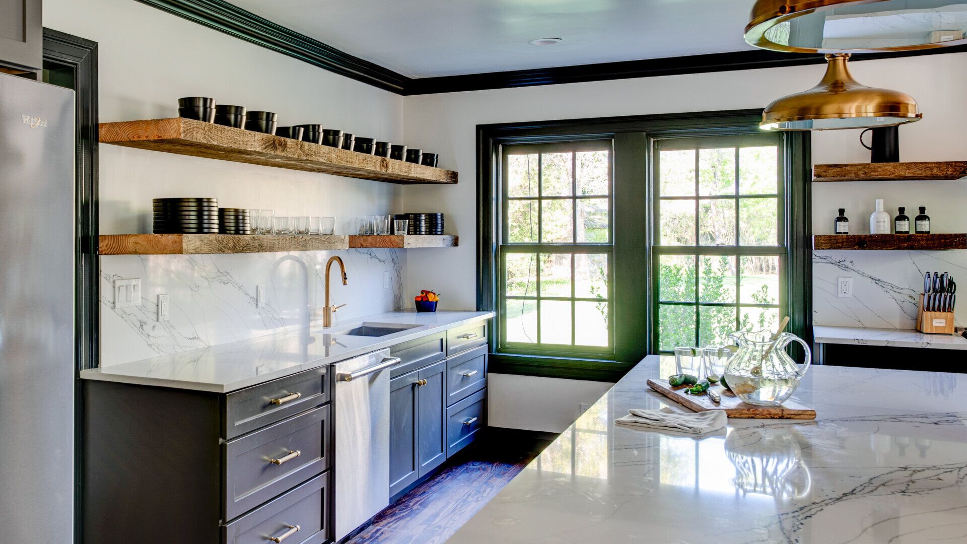 Southampton estate with saltwater pool, chef’s kitchen, vast lawn,...