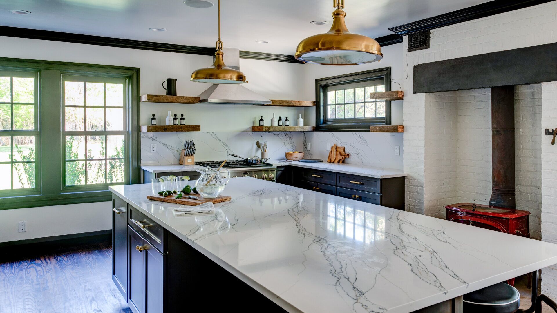 Southampton estate with saltwater pool, chef’s kitchen, vast lawn,...