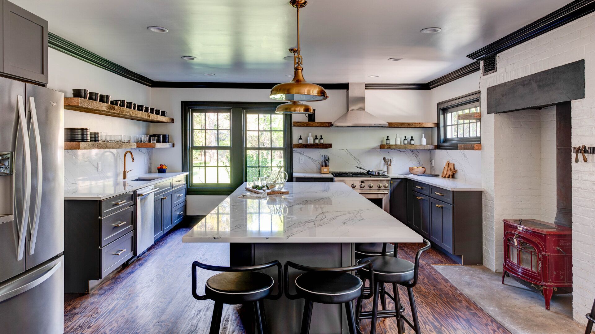 Southampton estate with saltwater pool, chef’s kitchen, vast lawn,...