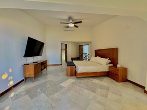 5 habitaciones, tabla de planchar con plancha, wifi y ropa de cama 