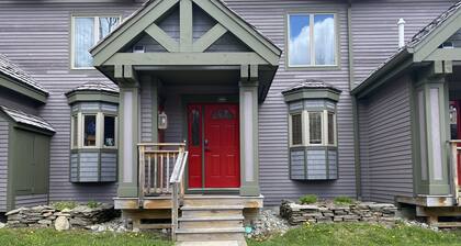 Jay Peak 4BR/3.5BA Ski-in/out Townhome