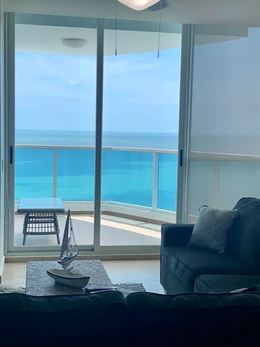 OCEAN VIEW TROPICAL PARADISE