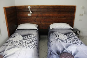 1 bedroom, desk, free WiFi, bed sheets - Camera LUNA (Pisa)