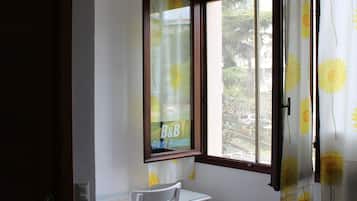 1 chambre, bureau, Wi-Fi gratuit, draps fournis