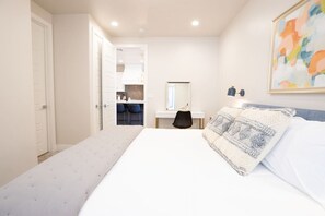 5 bedrooms, desk, iron/ironing board, travel cot