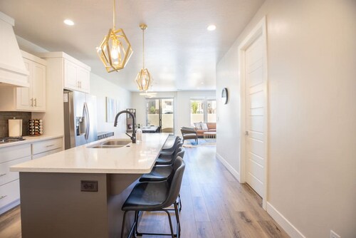 Rooftop Hot Tub & Heated Pool