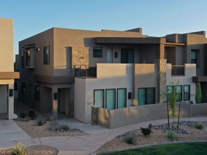 Exterior - Rooftop Hot Tub & Heated Pool (Washington)