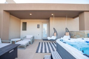 Terrace/patio - Rooftop Hot Tub & Heated Pool (Washington)