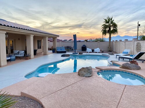 Lakeside Luxe - Private Pool Home