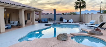 Lakeside Luxe - Private Pool Home