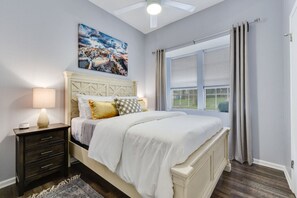 3 bedrooms, desk, iron/ironing board, travel crib