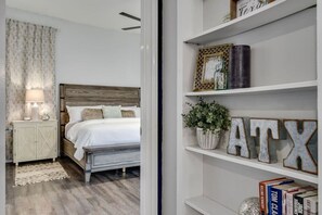 3 bedrooms, desk, iron/ironing board, travel cot - Water Well Wonder|Near Apple & Domain|Pet Friendly (Austin)