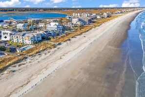 On the beach - Uncrowded Beachfront Getaway with an Ocean view (Murrells Inlet)