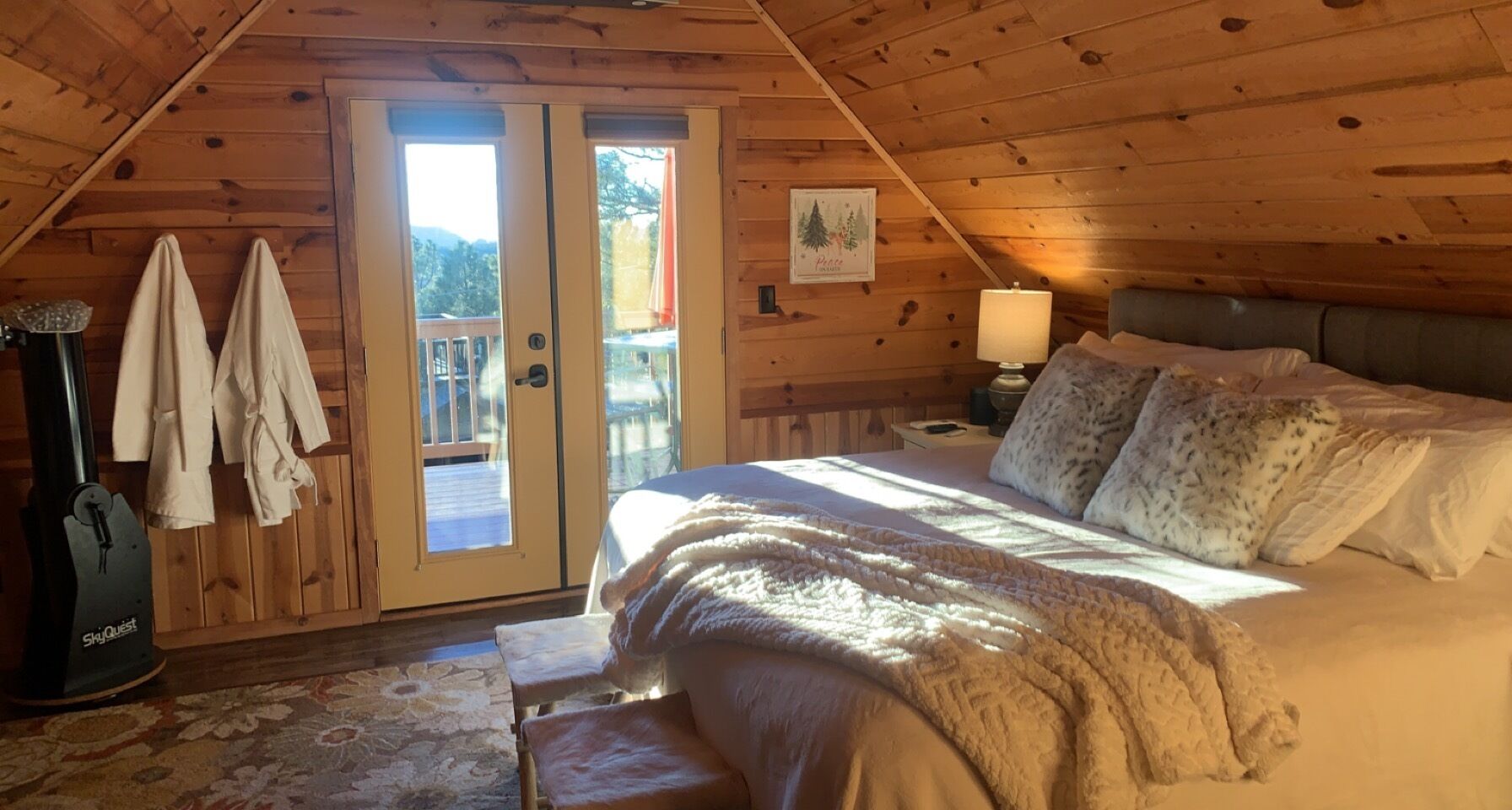   Cozy cabin in the woods with gorgeous mountain views of Sedona!