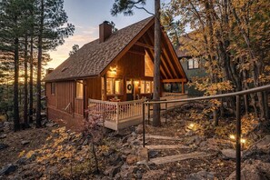 Exterior - Rustic Luxury Awaits: Your Dream Cabin Escape in Munds Park! (Munds Park)