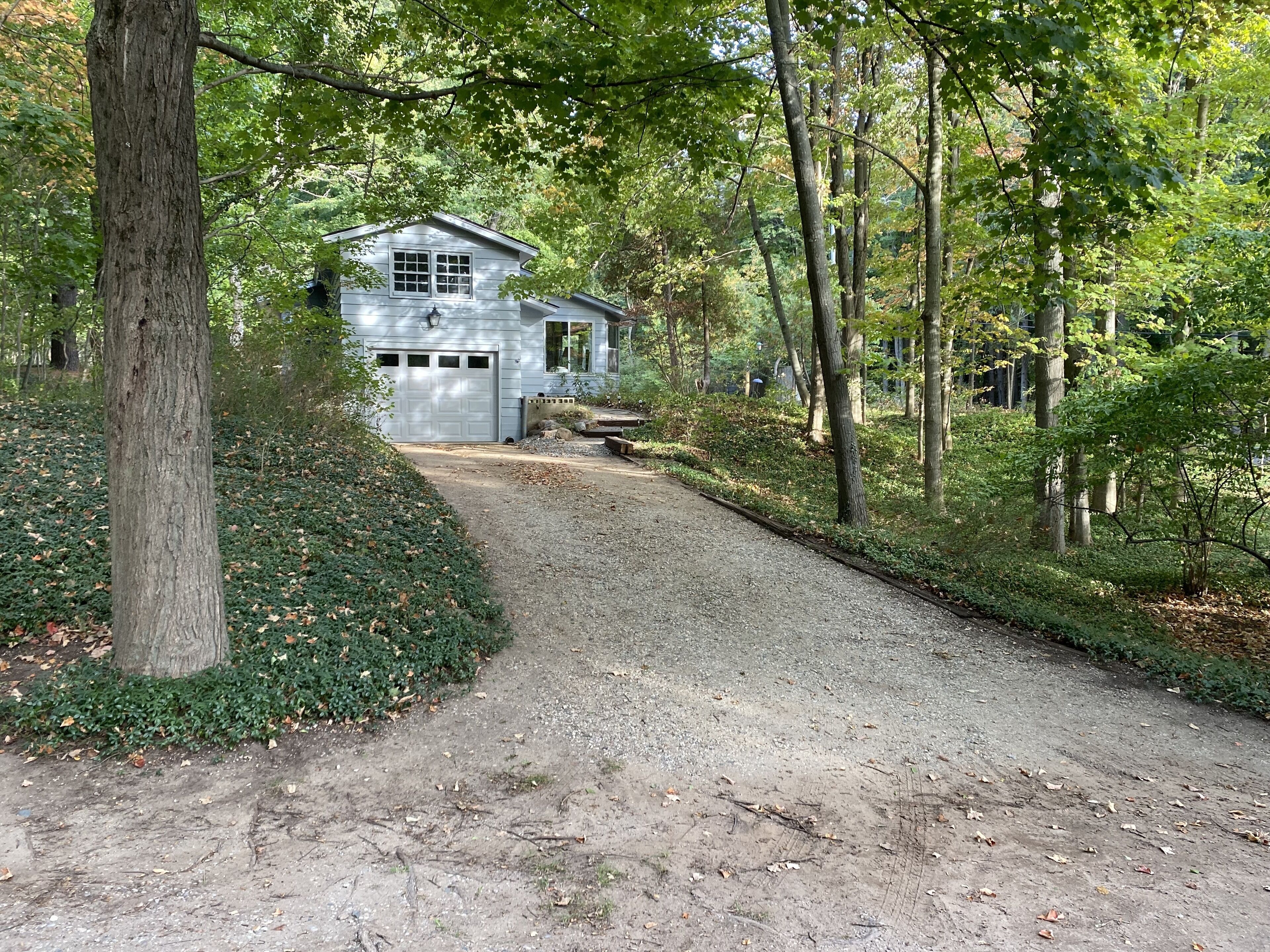 Pier Cove property, Lake MI - 2 minute walk to beach, Fire pit, Outdoor shower  