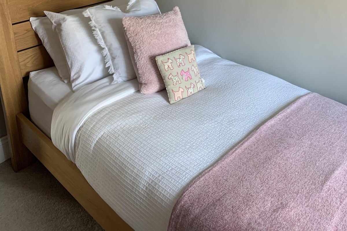 Standard Single Room, Private Bathroom | 1 bedroom