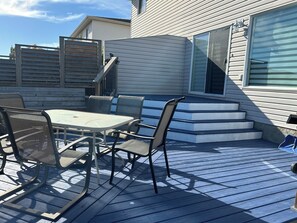 Outdoor dining - Spacious Duplex (Camrose)