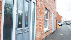 Exterior - Modern Apartment in Stratford Upon Avon With Parking Wifi and Netflix (Stratford-upon-Avon)