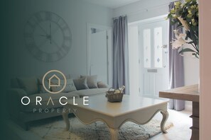 Lounge - Modern Apartment in Stratford Upon Avon With Parking Wifi and Netflix (Stratford-upon-Avon)