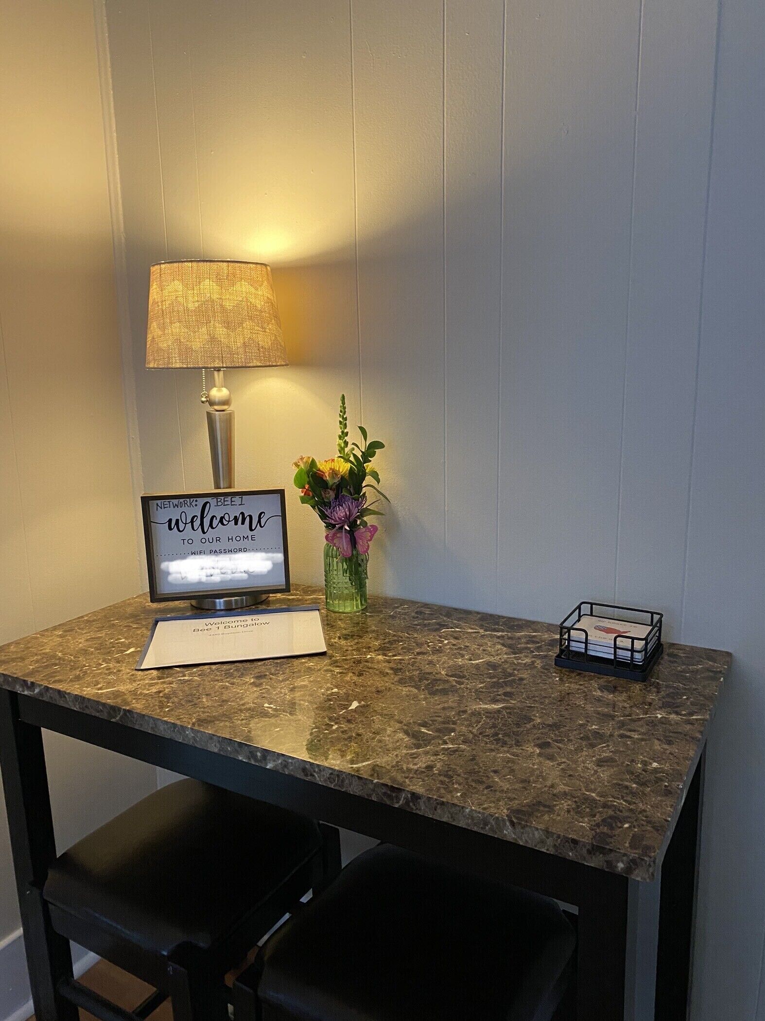 ~Bee1 Bungalow~ <br>Cozy, Clean & Close to everything! 