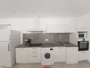 Refrigerador, microondas, horno, placa de cocina
