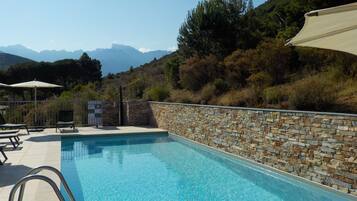 Piscine extérieure, piscine chauffée