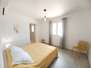 3 bedrooms, iron/ironing board, free WiFi, wheelchair access