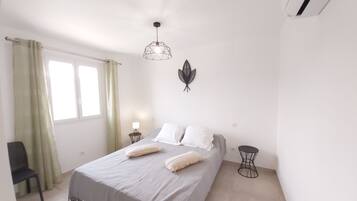 3 bedrooms, iron/ironing board, free WiFi, wheelchair access