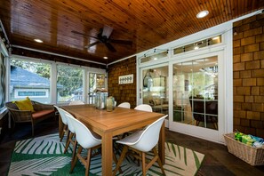 Dining - Beautiful Union Pier Home Close To Beach & Downtown, Hot Tub! (Union Pier)