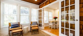 Beautiful Union Pier Home Close To Beach & Downtown, Hot Tub!