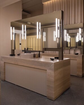 Shower, free toiletries, hair dryer, towels - Blue Hotel Fagrilundur - On The Golden Circle (Bláskógabyggd)