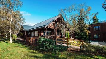 Vista frontal de la propiedad