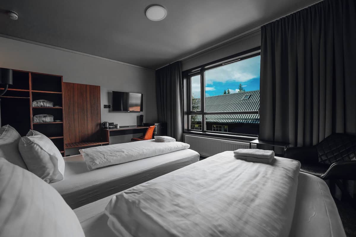 double or twin room, mobility accessible | 1 bedroom, laptop workspace, free wifi, bed sheets