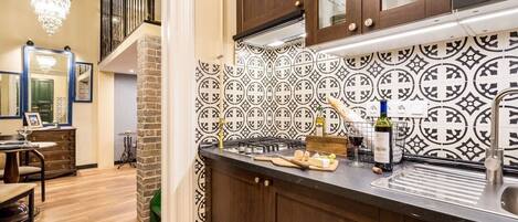 冷蔵庫、電子レンジ、コーヒー / ティーメーカー、電気ポット