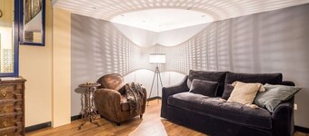 Unique & Stylish - Home of Traveler in City Center