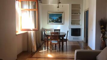 TV, caminetto, impianto stereo, studio