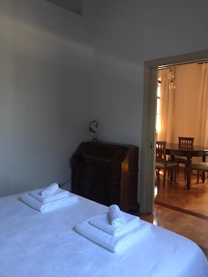 5 Schlafzimmer, Bügeleisen/Bügelbrett, kostenloses WLAN, Bettwäsche
