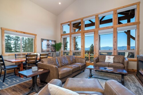 Dog Friendly Luxury Townhome on Golf Course